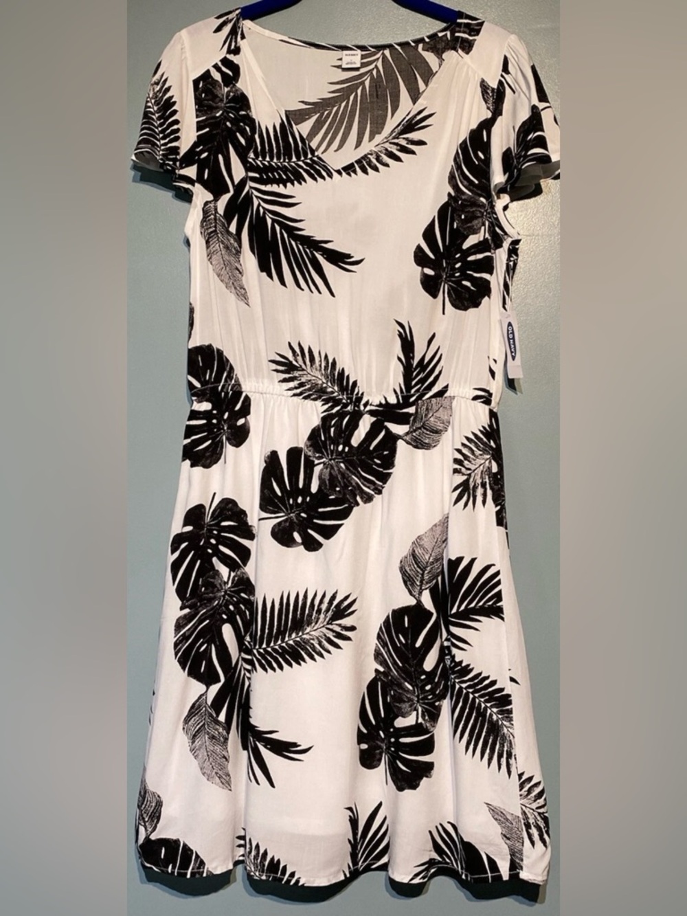 Old Navy -Black and White Tropical Leaf Dress. Size Small NWT